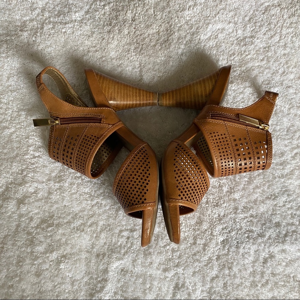Me Too Brown Leather Sandals - Picture 6 of 13